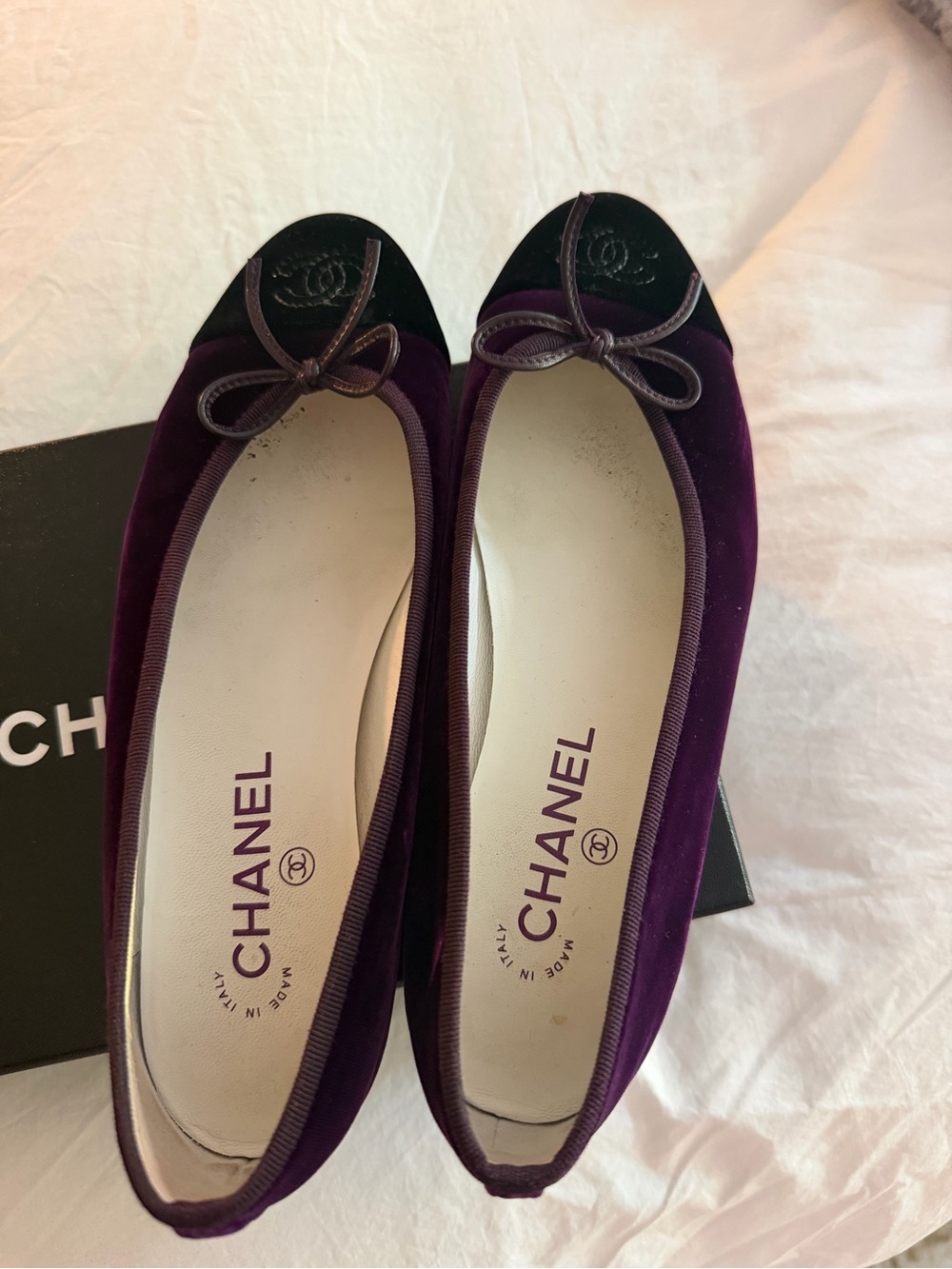 CHANEL Purple Velvet Cap-Toe Ballet Flats with Black Toe size 39